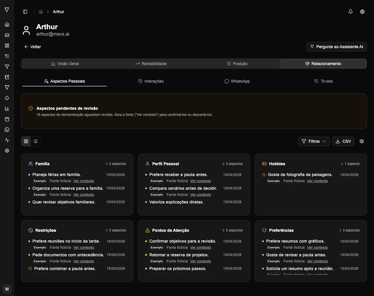 Interface do Cockpit: aspectos de relacionamento de Arthur organizados por categoria, com exemplos fictícios e indicação de revisão.